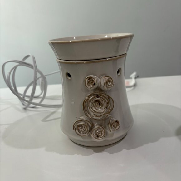 Scentsy Full Size Wax Warmer Retired Beautiful Bride - Picture 1 of 2